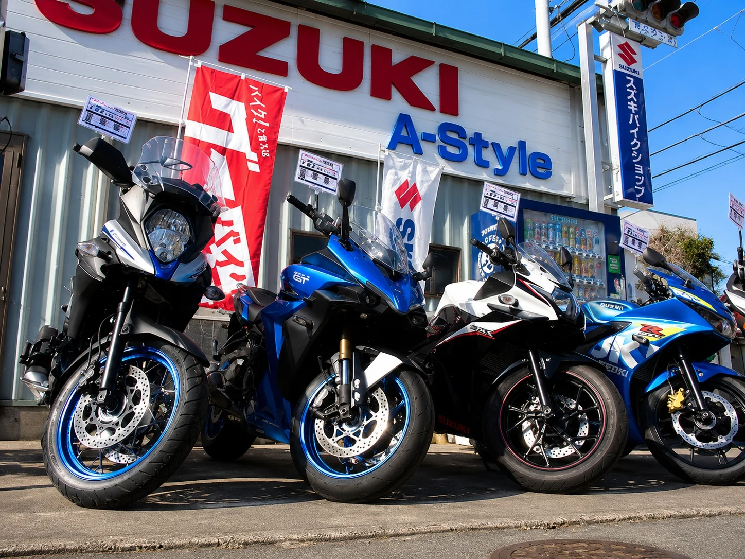 スズキバイクが並ぶA-Styleの店舗前